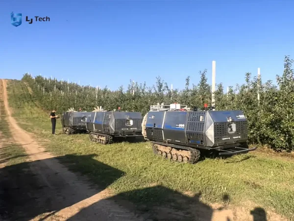 A single operator can remotely monitor and manage 3 to 6 S1000 spraying robots at the same time.